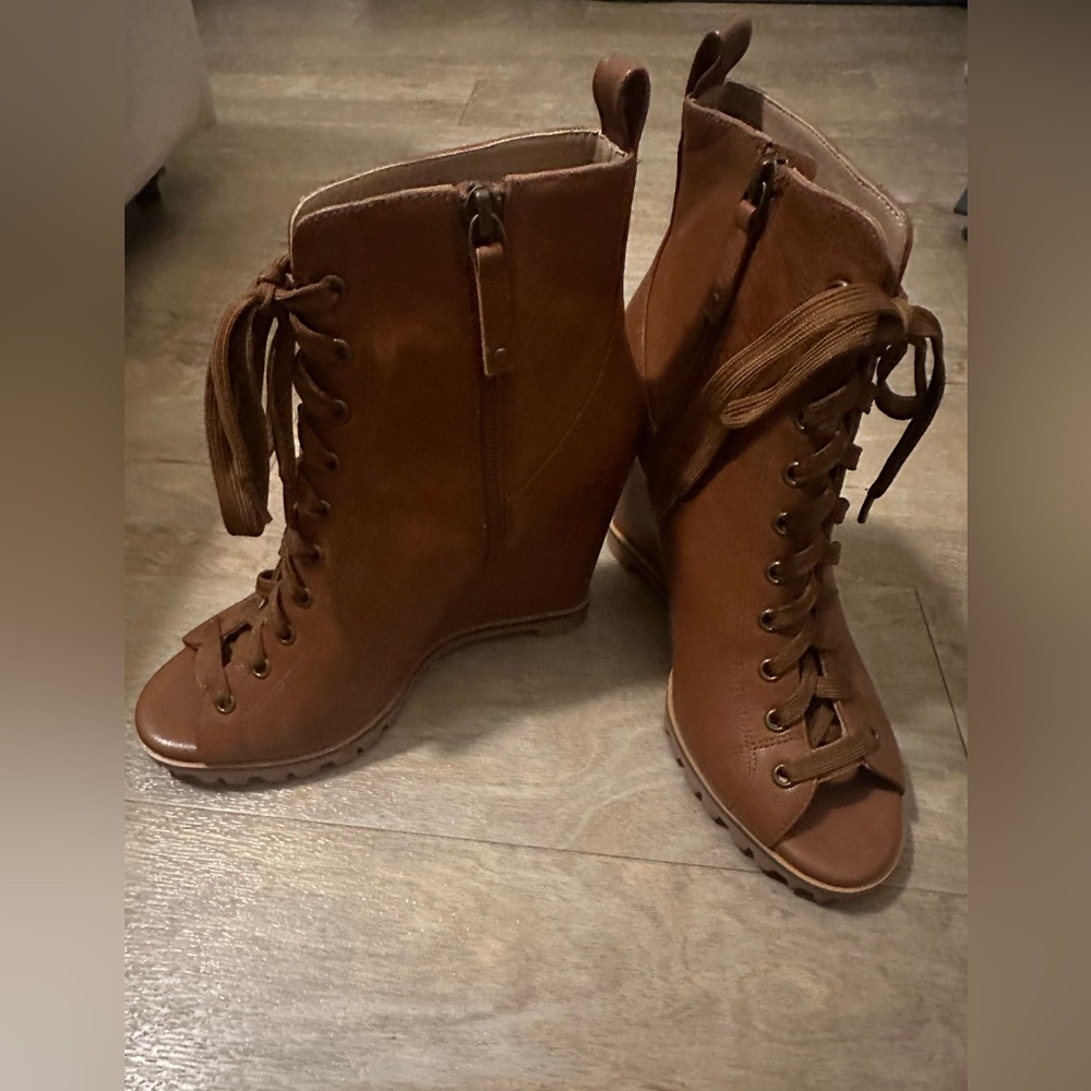 Linea paulo genuine leather wedges - brand new size 7.5